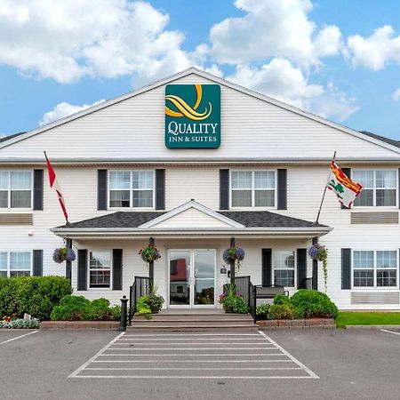 Quality Inn & Suites Cornwall Екстер'єр фото