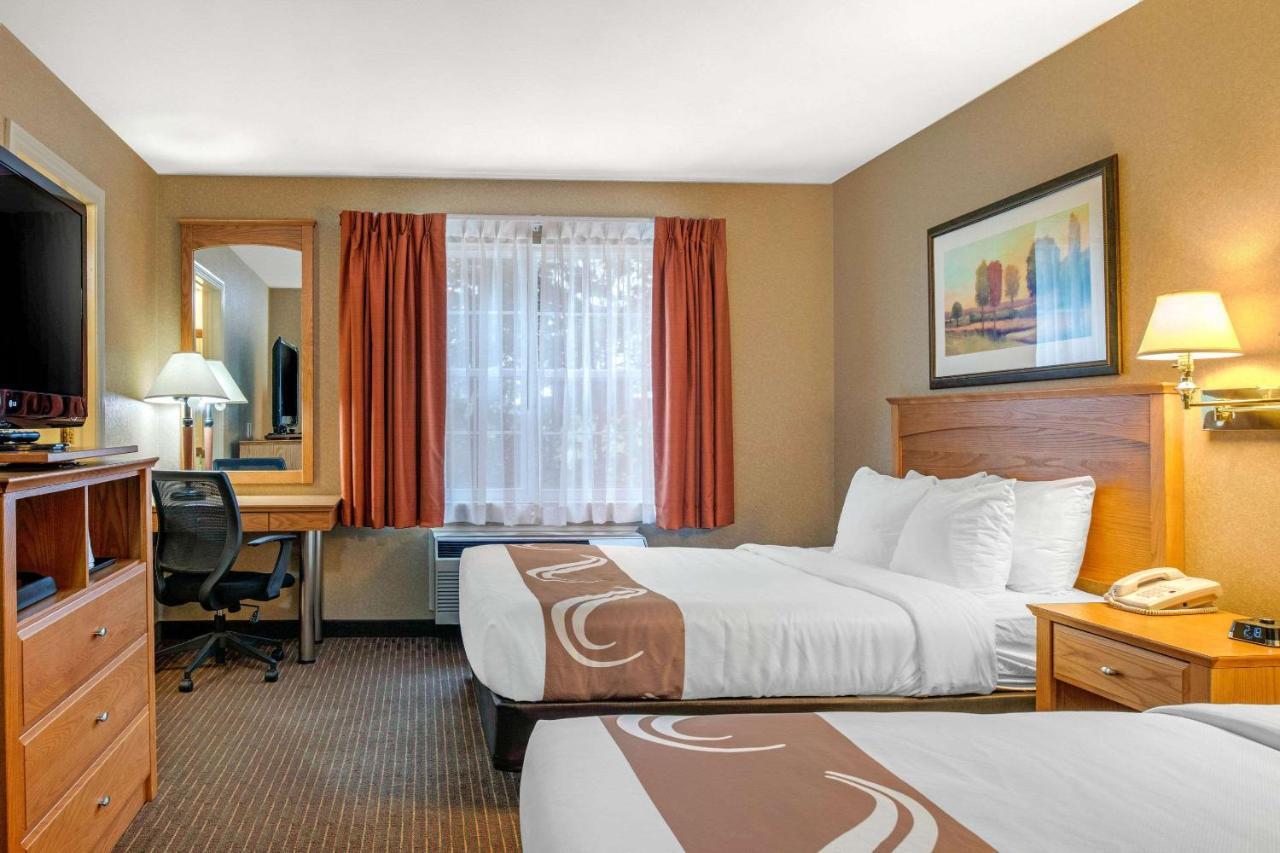 Quality Inn & Suites Cornwall Екстер'єр фото