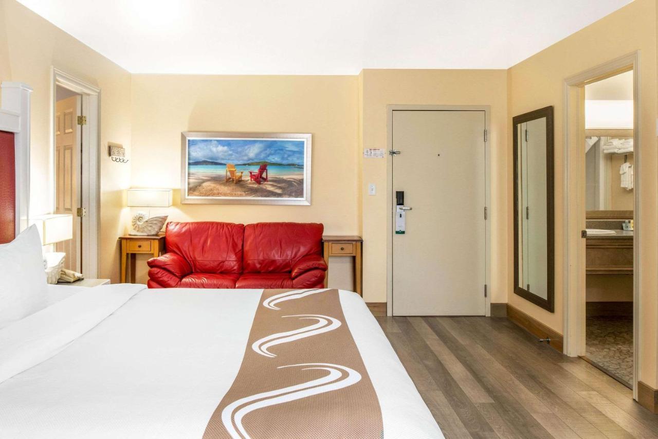 Quality Inn & Suites Cornwall Екстер'єр фото