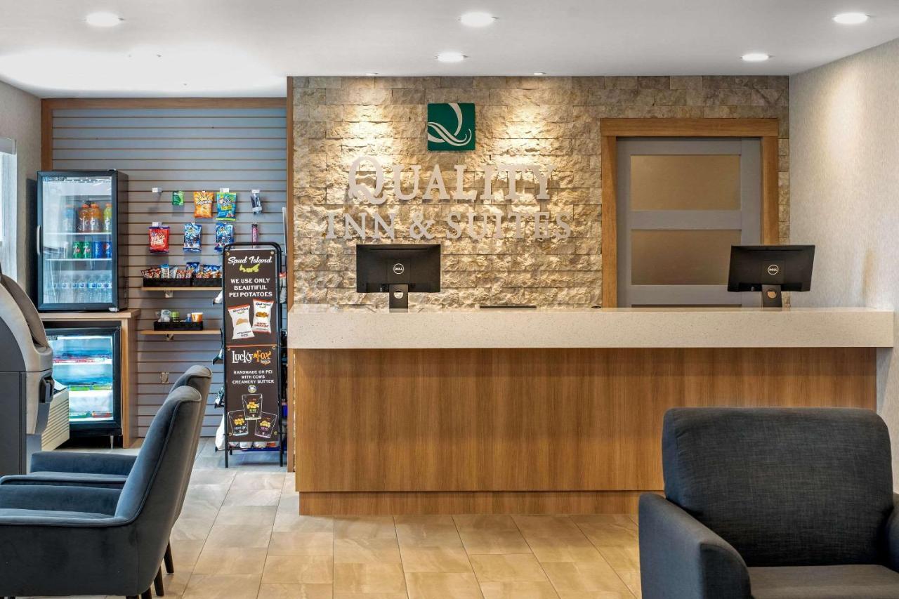 Quality Inn & Suites Cornwall Екстер'єр фото